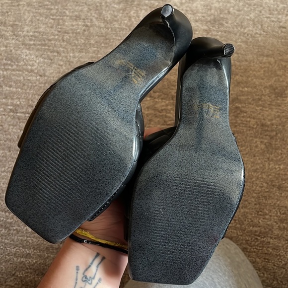 Size 8 black heeled sandal - Picture 3 of 3